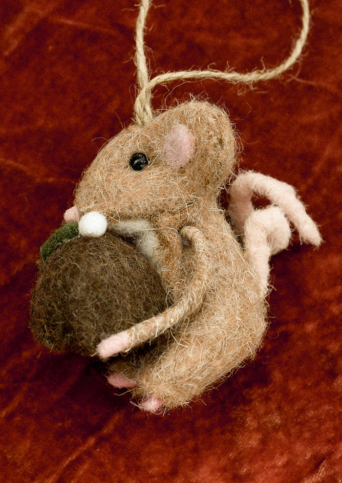 Felted brown mouse ornament holding pudding.