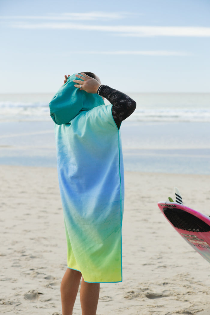 DT26 | Splice Fade Poncho Towel