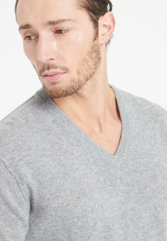 LUKE 11 Pull col V en cachemire gris clair