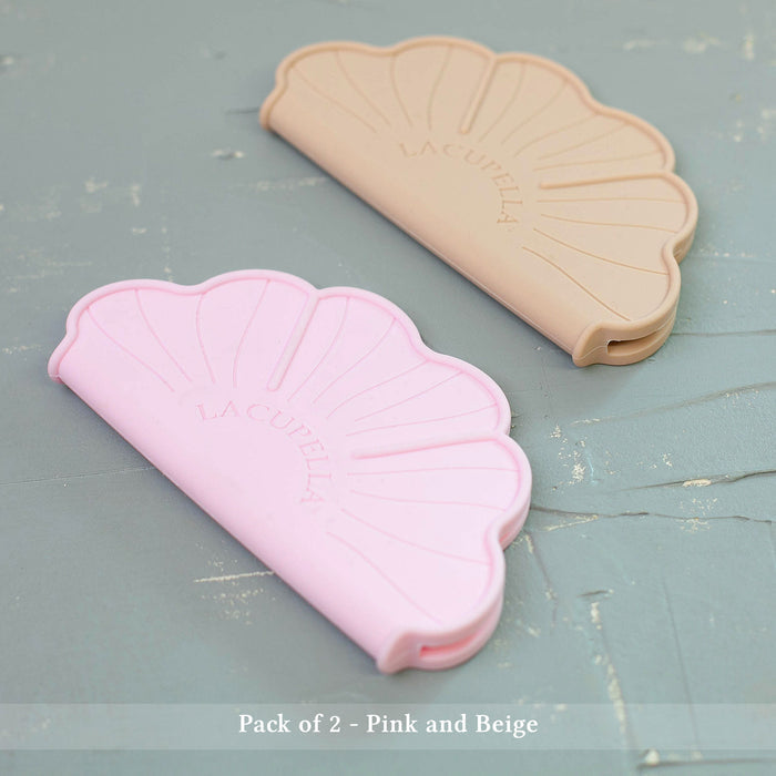 Silicone Comfort Grip for Icing Scrapers and Combs. Great for cake decorating and frosting your own cakes. Lacupella cake decorating tool and buttercream icing tool.
