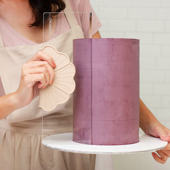 Silicone Comfort Grip for Icing Scrapers and Combs. Great for cake decorating and frosting your own cakes. Lacupella cake decorating tool and buttercream icing tool.